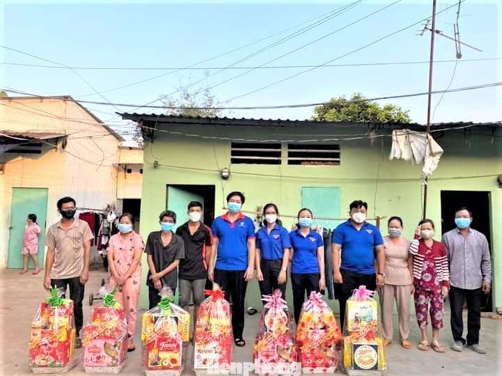 Hàng nghìn phần quà được các cấp Đoàn trên địa bàn tỉnh Bình Dương trao cho thanh niên công nhân có hoàn cảnh khó khăn, đón Tết xa quê.