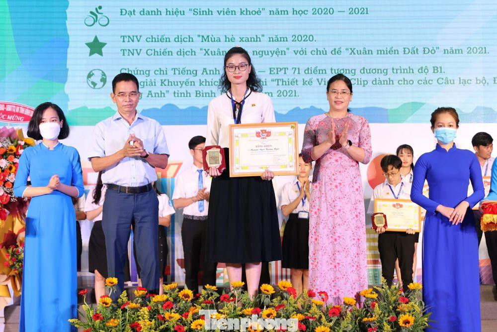 Tại chương trình đã diễn ra các hoạt động: Trao tặng giải thưởng 9/1; Tuyên dương 4 sinh viên đạt danh hiệu “Sao tháng giêng” Trung ương năm 2021; Tuyên dương 1 tập thể và 8 cá nhân đạt danh hiệu “Sinh viên 5 tốt” Trung ương năm 2021; Tuyên dương 2 tập thể chi hội và 54 gương sinh viên xuất sắc đạt danh hiệu “Sinh viên 5 tốt” cấp tỉnh năm học 2021 – 2022.