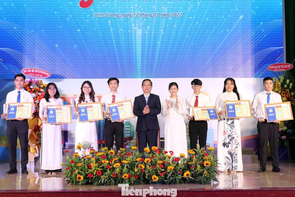 Ngoài ra, chương trình đã phát động phong trào Thanh niên, sinh viên tình nguyện tham gia hỗ trợ dịch vụ công trực tuyến; Mừng sinh nhật Hội sinh viên.