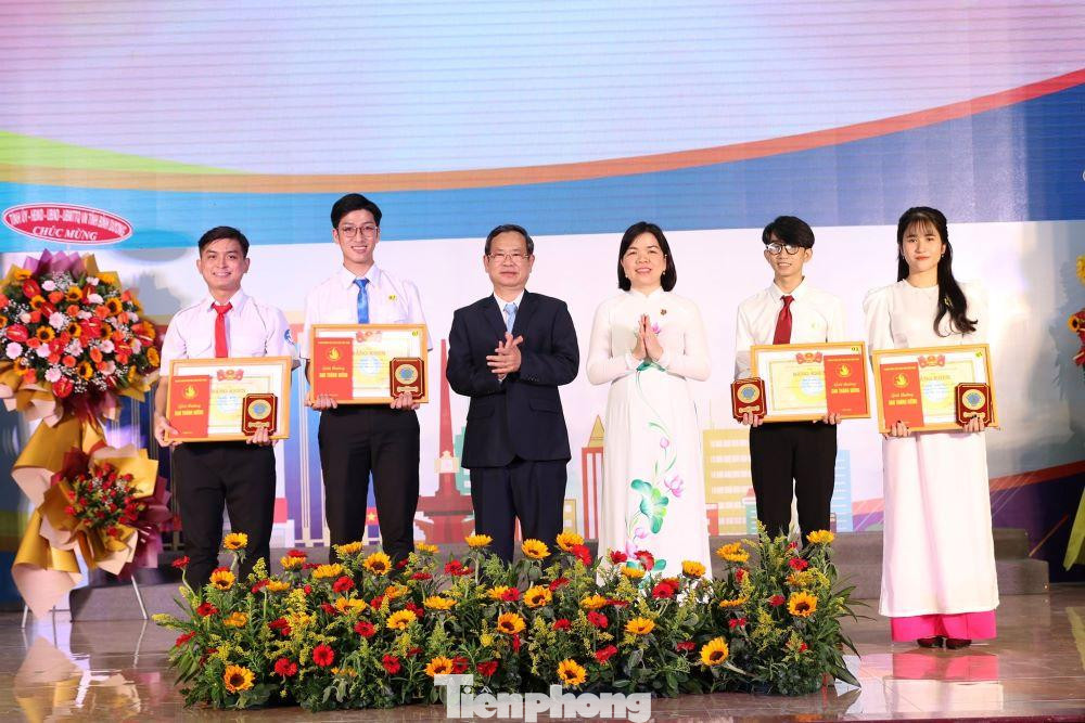 Ông Nguyễn Văn Dành biểu dương và khen ngợi phong trào Hội Sinh viên tỉnh Bình Dương 12 năm qua, Hội Sinh viên Việt Nam tỉnh Bình Dương đều được Trung ương Hội Sinh viên Việt Nam công nhận là đơn vị xuất sắc dẫn đầu công tác Hội và phong trào sinh viên của cả nước, mới đây Hội Sinh viên tỉnh đã vinh dự được Chủ tịch nước CHXHCN Việt Nam tặng Huân chương lao động hạng Ba. Lãnh đạo tỉnh Bình Dương hy vọng trong thời gian tới BTV Tỉnh đoàn, ban thư ký Hội Sinh viên tỉnh sẽ tiếp tục kế thừa và phát huy những thành tựu đã đạt được để trở thành lực lượng tiên phong, xứng đáng với sứ mệnh là rường cột của nước nhà.