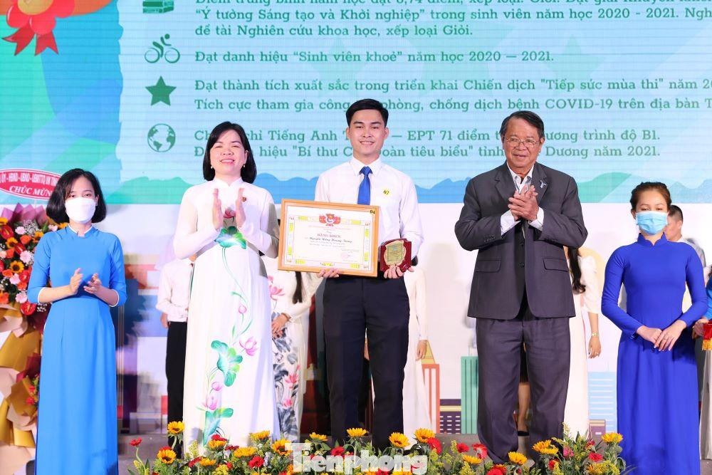 Ông Nguyễn Văn Dành, Phó Chủ tịch UBND tỉnh Bình Dương ghi nhận và đánh giá cao hiệu quả của Hội sinh viên tỉnh Bình Dương, thời gian qua học sinh, sinh viên và Hội sinh Bình Dương đã đạt được nhiều thành tựu, được lãnh đạo Nhà nước ghi nhận và công nhận.