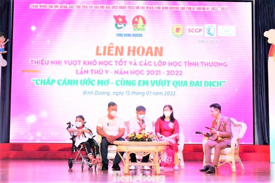Giao lưu với các thiếu nhi có hoàn cảnh đặc biệt Giao lưu với các thiếu nhi có hoàn cảnh đặc biệt