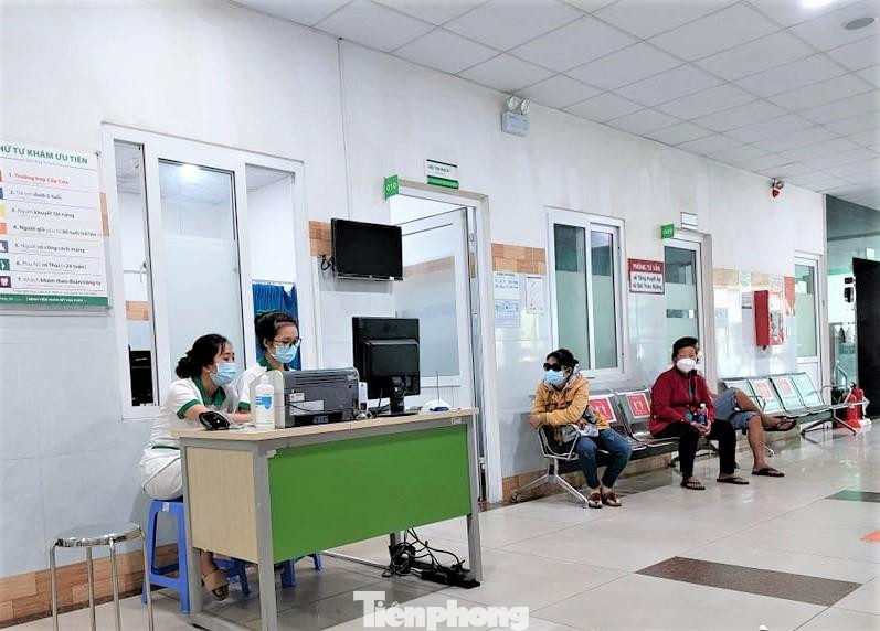 Hầu hết các trường hợp đến bệnh viện đều đã tiêm 2 mũi vắc xin, ở vùng an toàn đều bắt buộc xét nghiệm mới được vào.