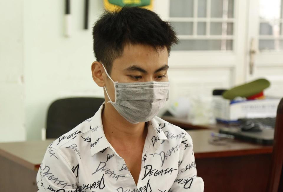 Đối tượng tại cơ quan công an (Ảnh: Công an cung cấp)