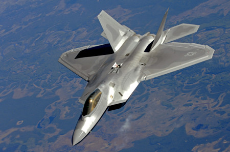 Số tiền hai ứng viên tổng thống Mỹ quyên được trong chiến dịch tranh cử có thể mua được vài chiếc máy bay chiến đấu. Ảnh minh họa