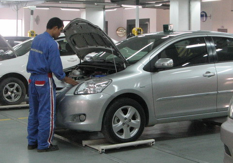 Xe hơi cũng cần chế độ chăm sóc riêng trong mùa hè. ảnh AN. Xe hơi cũng cần chế độ chăm sóc riêng trong mùa hè. ảnh AN