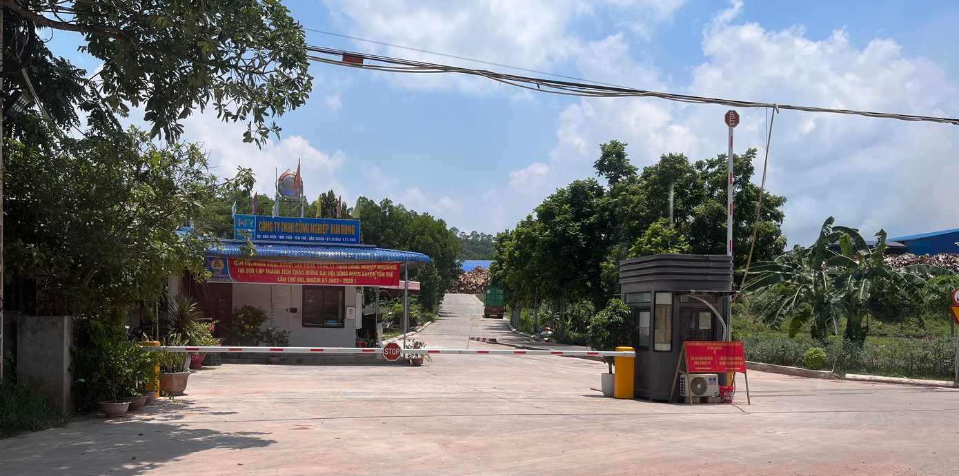 Công ty Huarong vướng nhiều sai phạm trong việc lập hồ sơ lâm sản; xây dựng nhà xưởng trên đất nông nghiệp. Công ty Huarong vướng nhiều sai phạm trong việc lập hồ sơ lâm sản; xây dựng nhà xưởng trên đất nông nghiệp.