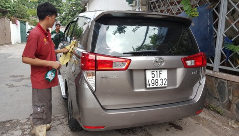 Giá rửa xe, dọn nội thất tăng gấp đôi ngày Tết ảnh 1