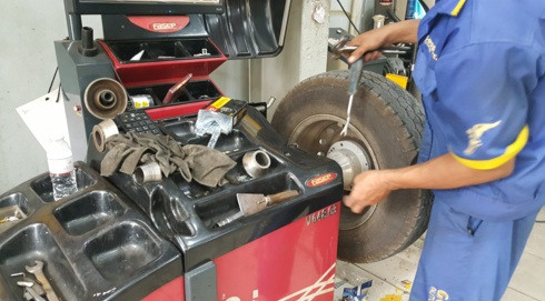 Giá rửa xe, dọn nội thất tăng gấp đôi ngày Tết ảnh 2