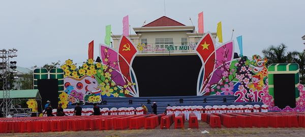 Pháo hoa rực sáng bầu trời chào đón năm mới Kỷ Hợi ảnh 56