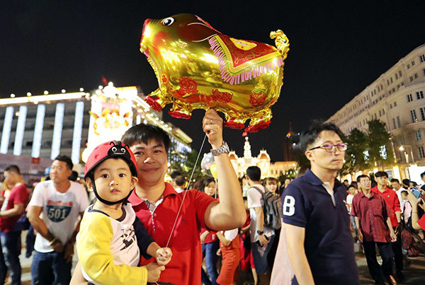 Pháo hoa rực sáng bầu trời chào đón năm mới Kỷ Hợi ảnh 55