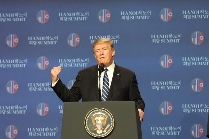 Ông Trump kết thúc họp báo, chuẩn bị rời Hà Nội ảnh 7