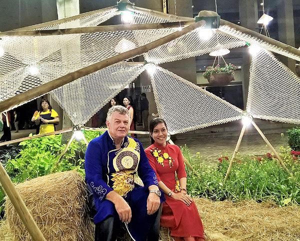 Pháo hoa rực sáng bầu trời chào đón năm mới Kỷ Hợi ảnh 36