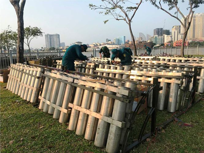 Pháo hoa rực sáng bầu trời chào đón năm mới Kỷ Hợi ảnh 81