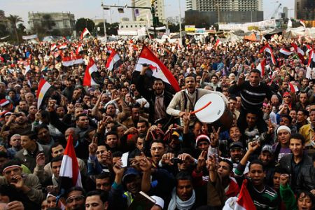 Người biểu tình tập trung bên ngoài tòa án tối cao thủ đô Cairo. Ảnh: Press TV