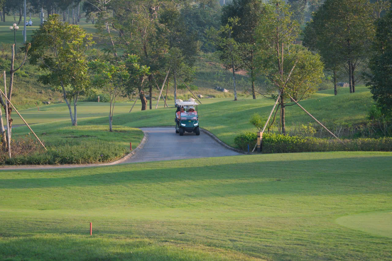 Hoàng hôn tuyệt đẹp trên sân Kings Course ảnh 89