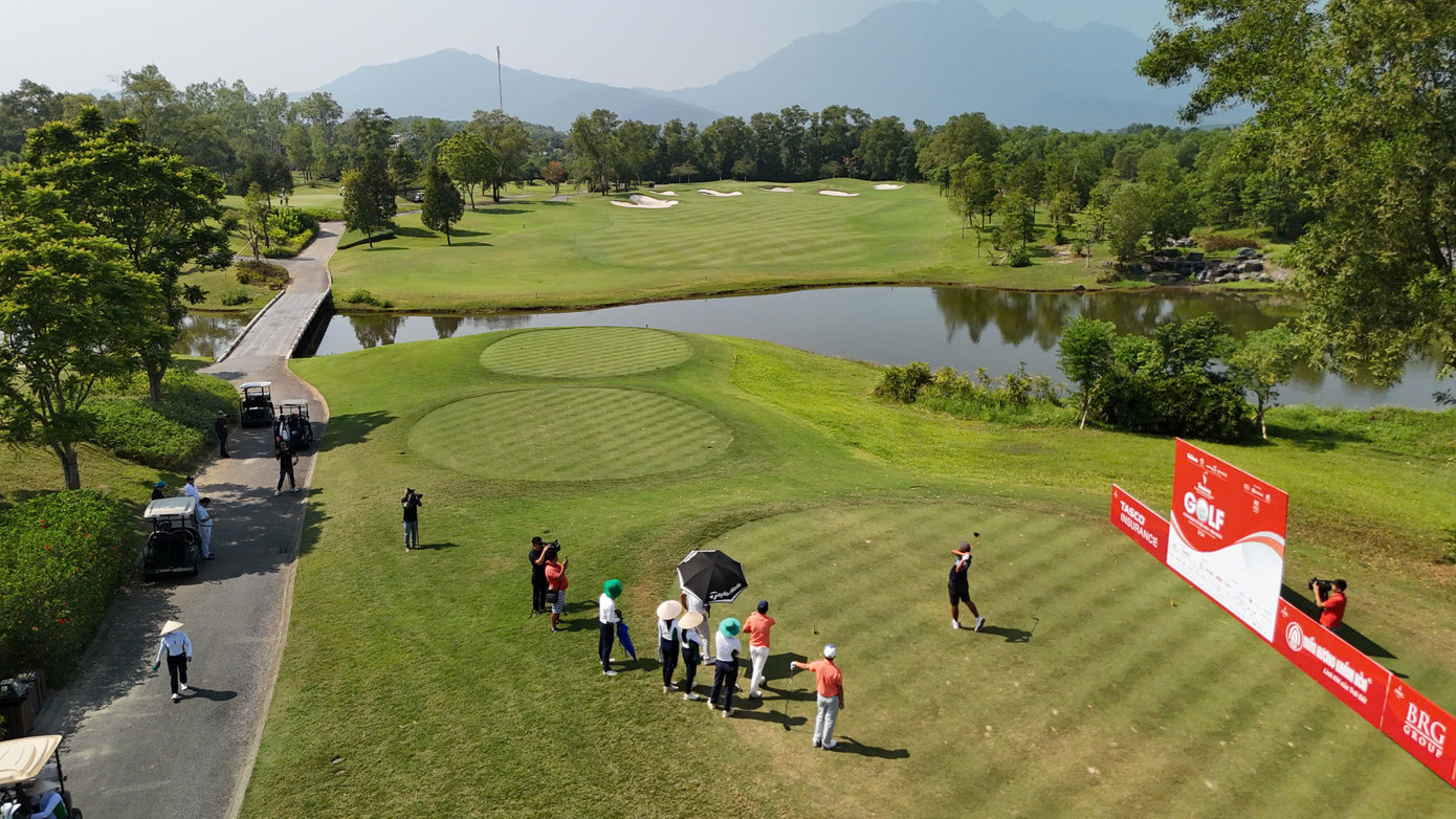 Jack Nicklaus II thiết kế Kings Course với tiêu chí bảo tồn và tôn vinh địa hình tự nhiên, với rất nhiều hoa cỏ, cây xanh bên cạnh những bẫy chiến thuật đầy thách thức.