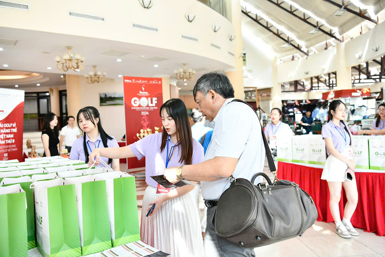 Hoàng hôn tuyệt đẹp trên sân Kings Course ảnh 14