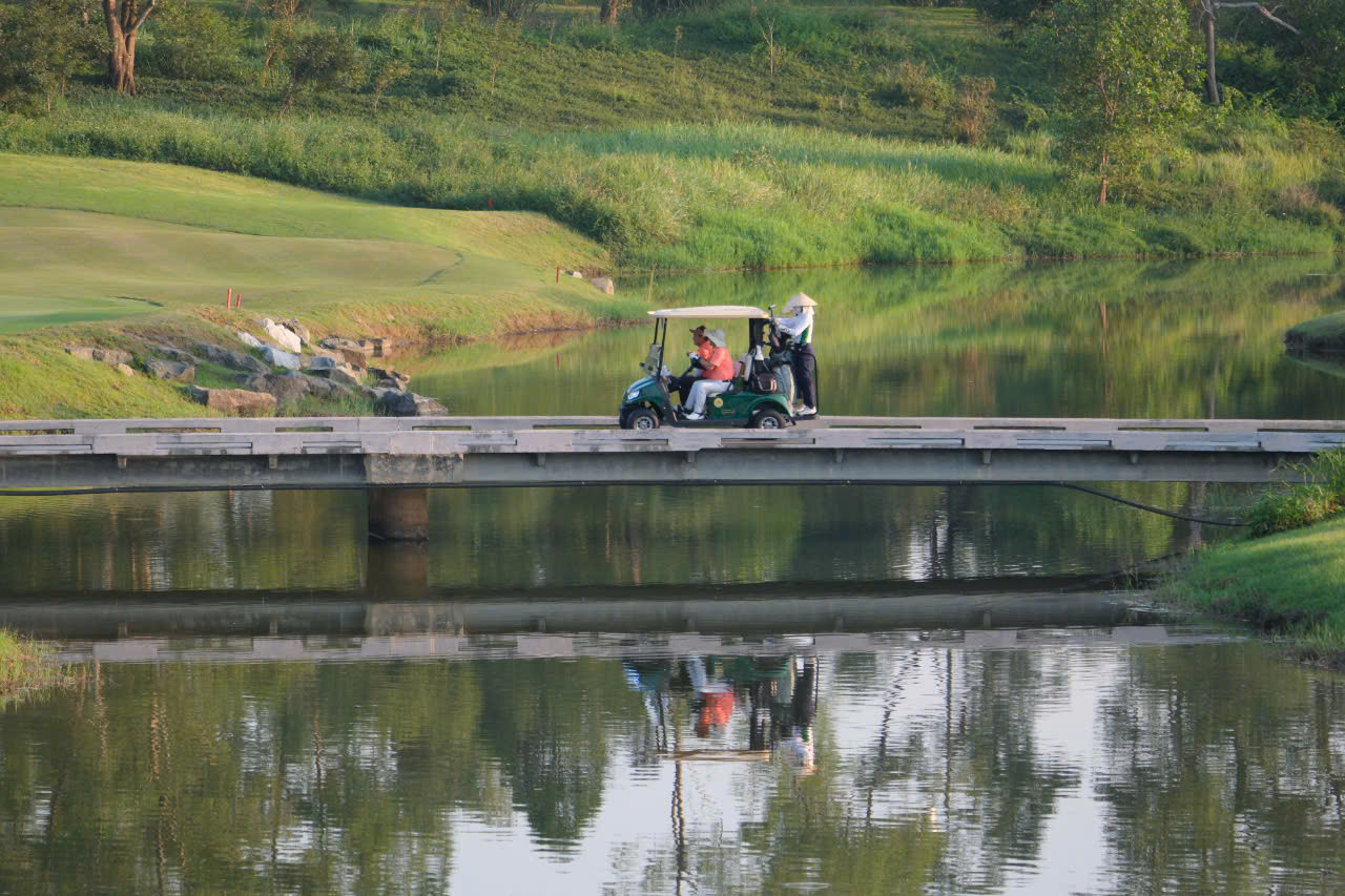 Hoàng hôn tuyệt đẹp trên sân Kings Course ảnh 87