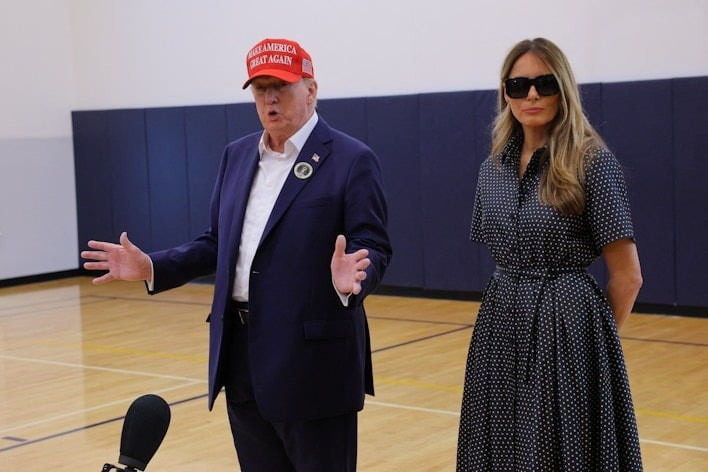 Ông Donald Trump phát biểu khi đi bỏ phiếu cùng phu nhân Melania Trump. Ảnh: Reuters