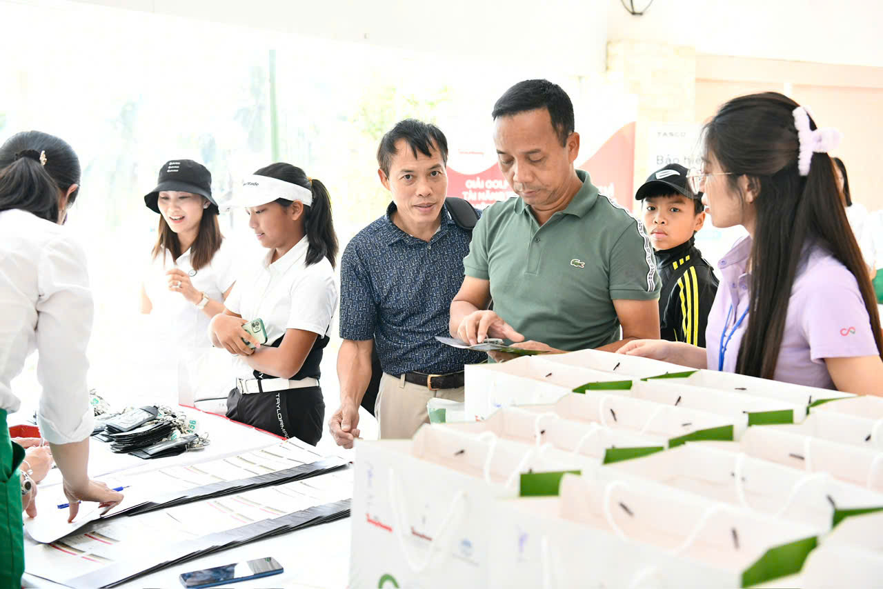 Hoàng hôn tuyệt đẹp trên sân Kings Course ảnh 13