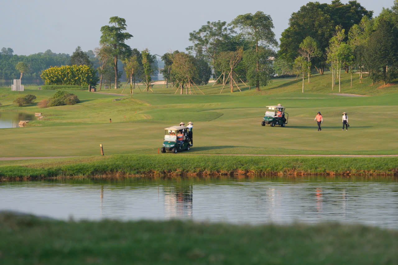 Hoàng hôn tuyệt đẹp trên sân Kings Course ảnh 88