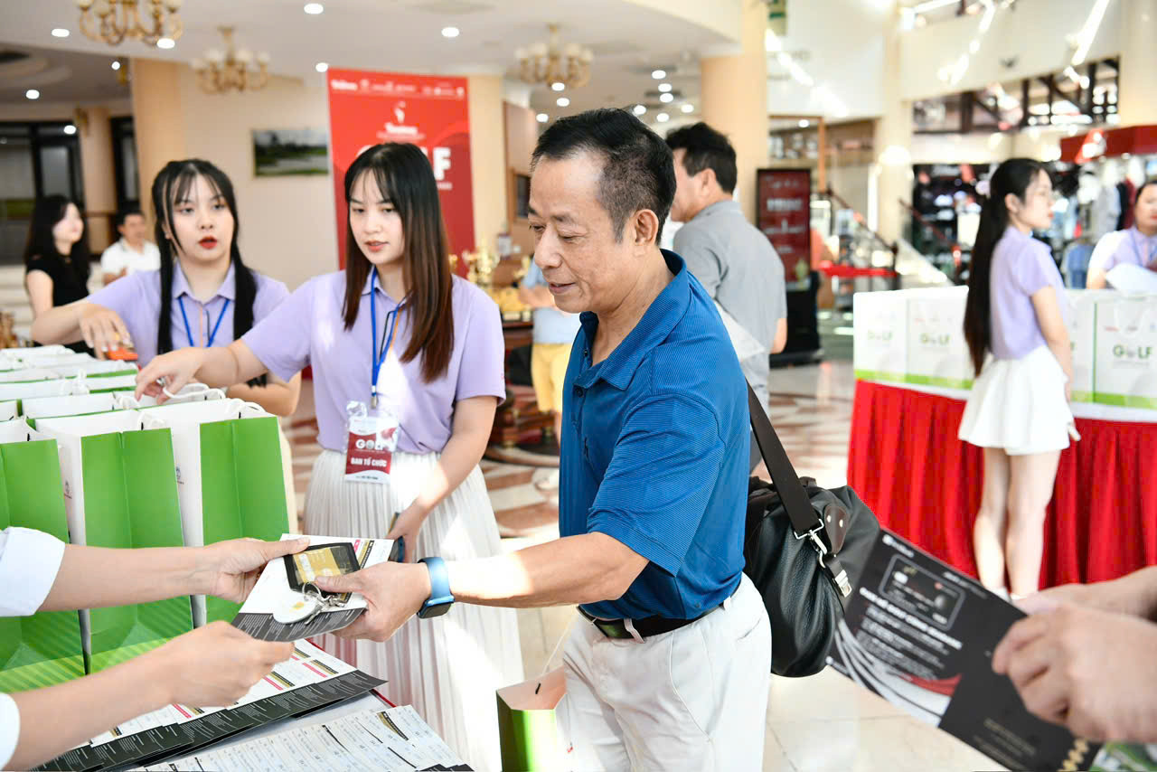 Hoàng hôn tuyệt đẹp trên sân Kings Course ảnh 15