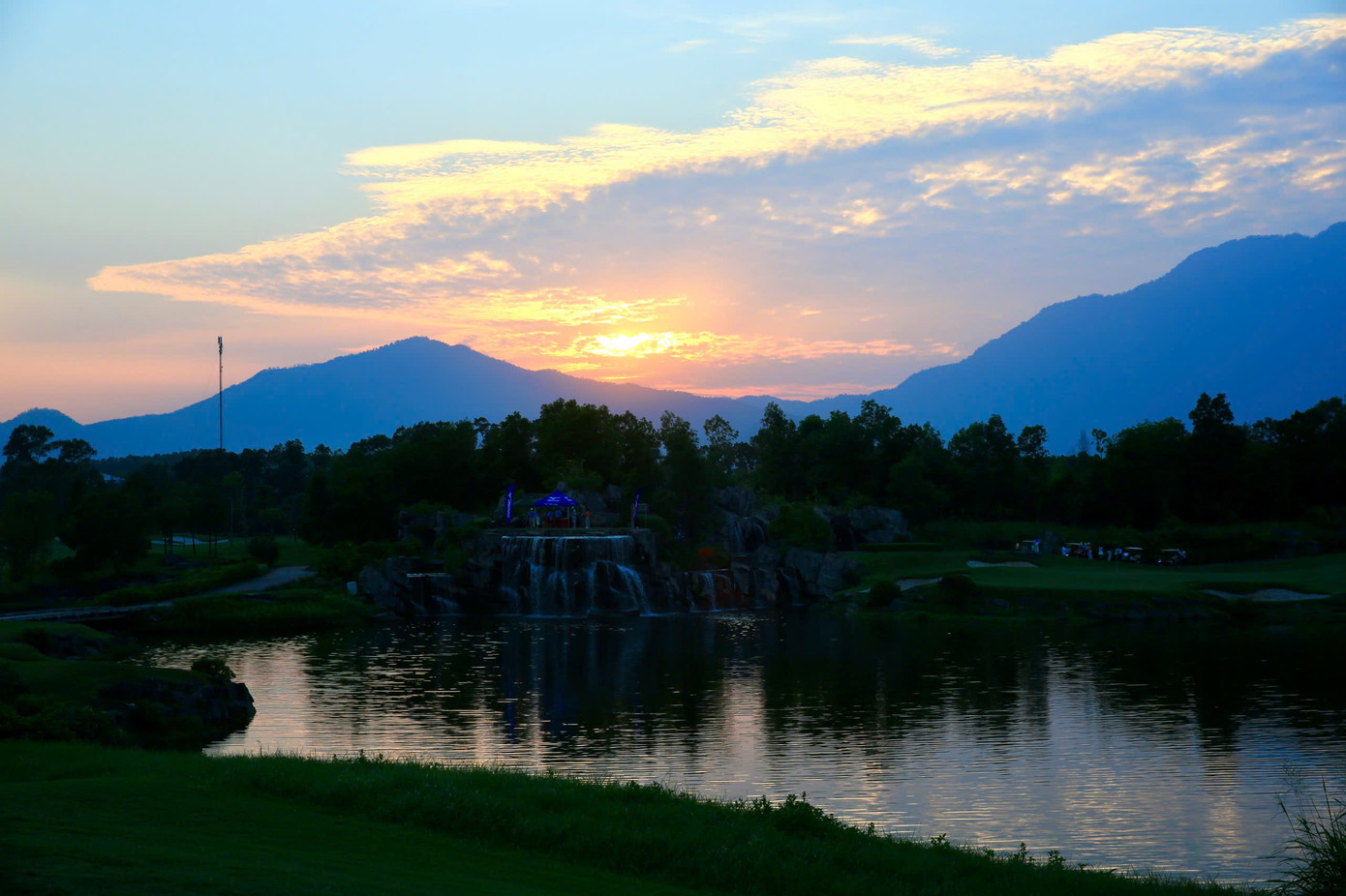 Hoàng hôn tuyệt đẹp trên sân Kings Course ảnh 92