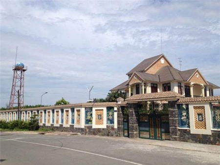 Tòa dinh thự nguy nga và bề thế của chủ tịch UBND tỉnh Bình Dương Lê Thanh Cung