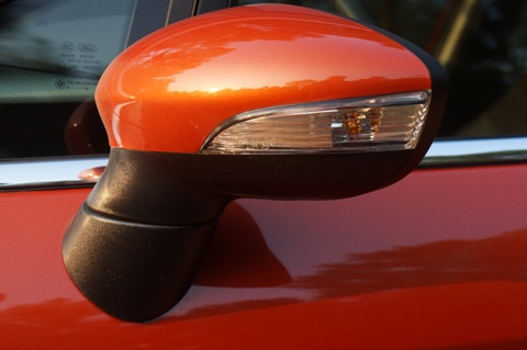 Xi-nhan trên gương chiếu hậu