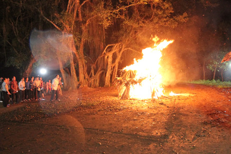 "Làng ma sau 10 năm" sẽ là những câu chuyện bi hài về cuộc sống nông thôn thời kỳ đổi mới và hội nhập. "Làng ma sau 10 năm" sẽ là những câu chuyện bi hài về cuộc sống nông thôn thời kỳ đổi mới và hội nhập.