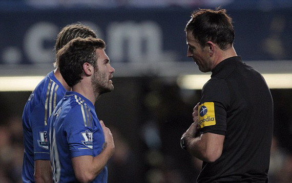 Mata cũng là nạn nhân?. Ảnh: AP Mata cũng là nạn nhân?