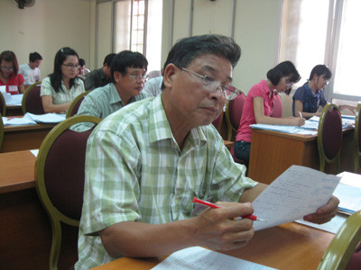 Chấm thi ở trường ĐH Khoa học Tự nhiên (ĐHQG HN) Ảnh : Hồ Thu