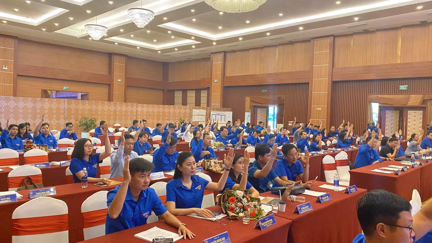 Các đại biểu biểu quyết thông qua chương trình hội nghị. Ảnh: Bảo Anh Các đại biểu biểu quyết thông qua chương trình hội nghị. Ảnh: Bảo Anh