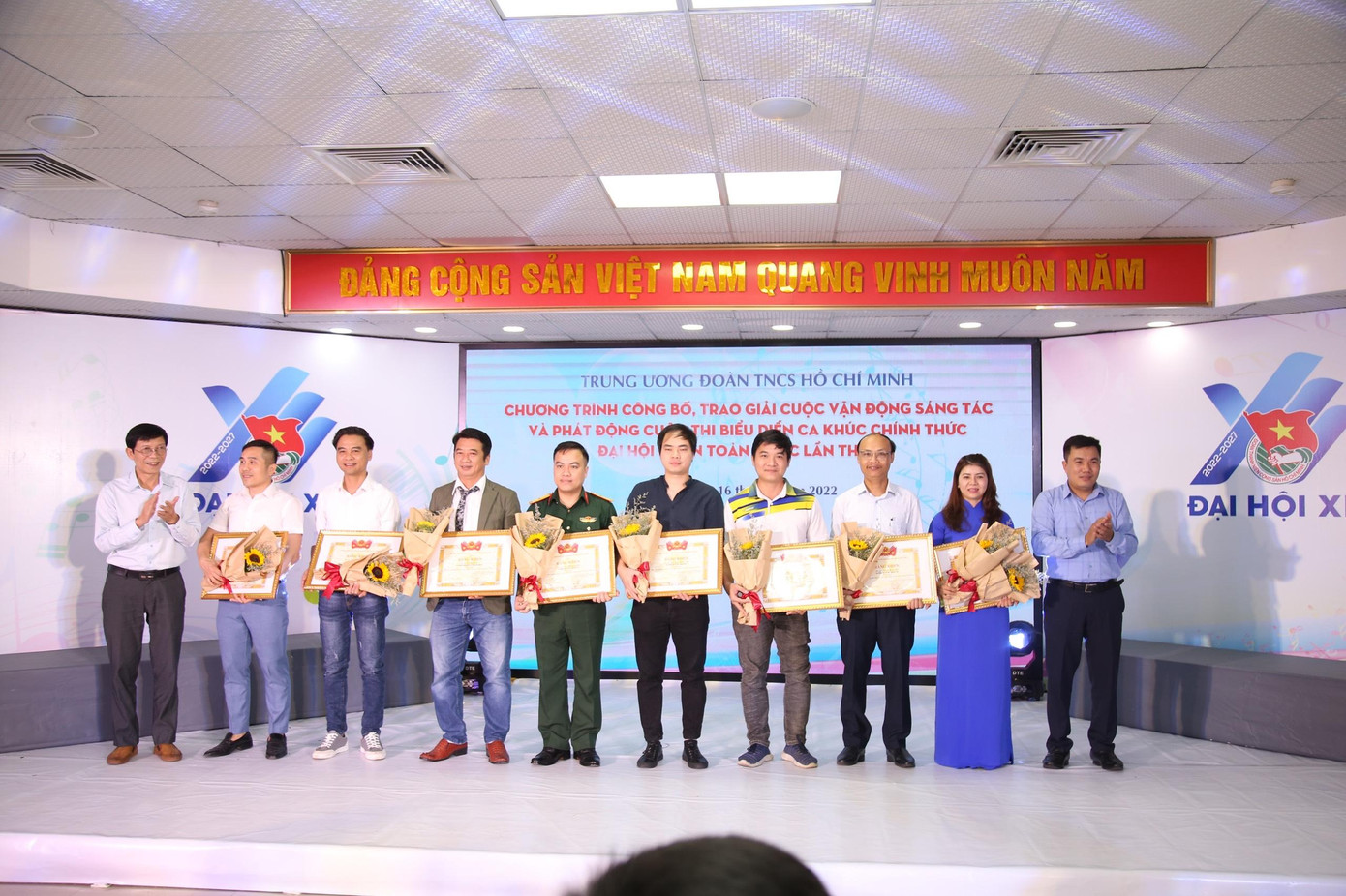 Trao giải nhóm tác giả đoạt giải B