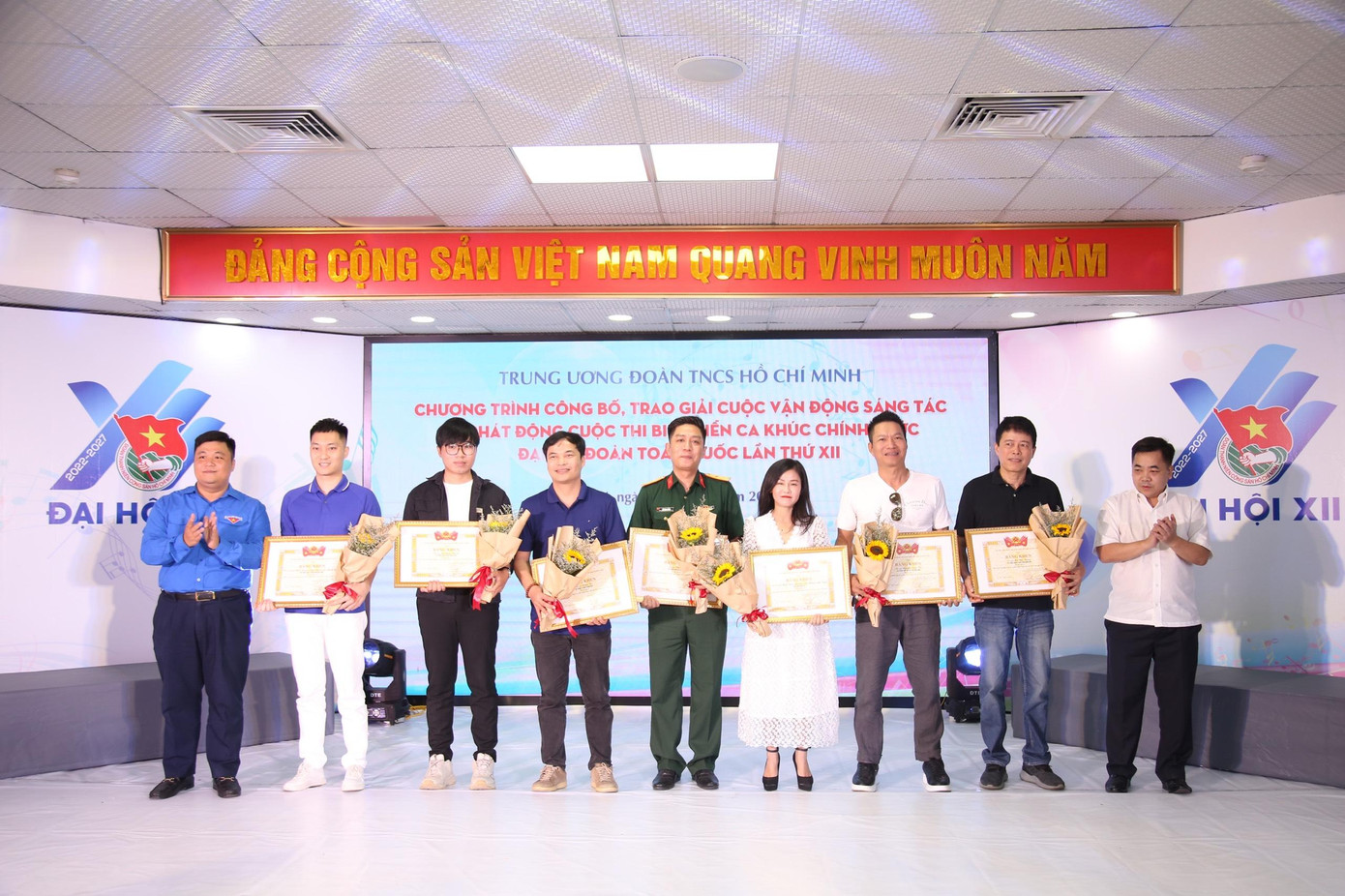 Trao giải nhóm tác giả đoạt giải A