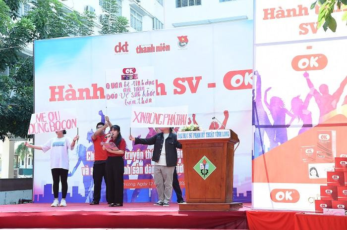 Các tiết mục sân khấu hóa tuyên truyền về sức khỏe sinh sản diễn ra tại chương trình