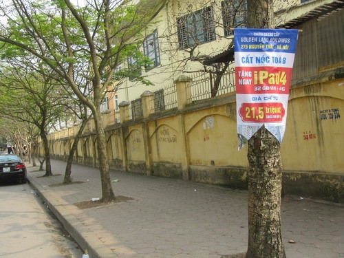 Con phố vắng bóng người cũng xuất hiện