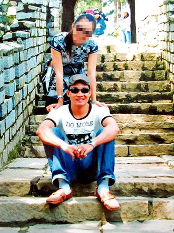 Tân chụp chung với người vợ hiện nay - Bạch Dương