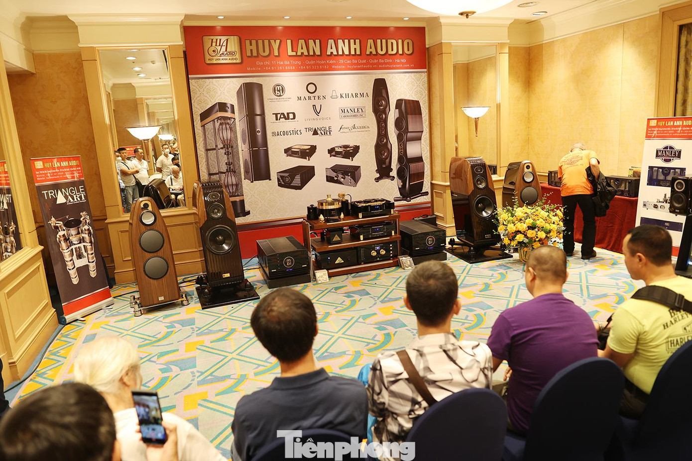 Huy Lan Anh vẫn có những phối ghép Ultra hi-end từ các thương hiệu: MBL, Kharma, Marten trong đó phải kể đến Loa Kharma Enigma Veyron EV-5 là một sản phẩm nổi bật thuộc series Enigma Veyron này. Với mục đích sản xuất là tạo ra những sản phẩm siêu sang, Enigma Veyron là series sản phẩm được Kharma tạo ra để đưa tên tuổi và thương hiệu Kharma lên đỉnh của thế giới âm thanh Hi-End.