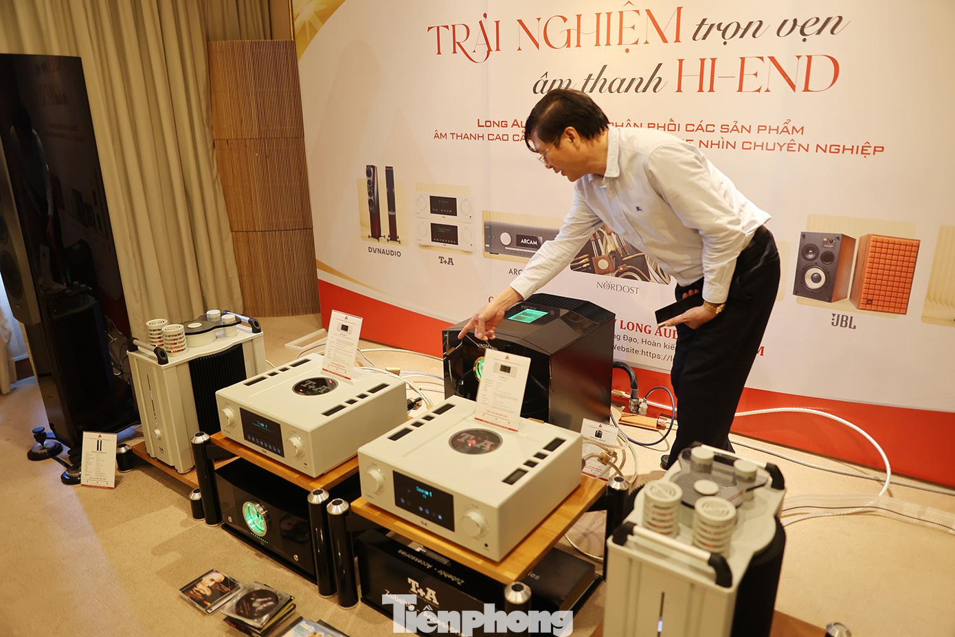 Đáng chú ý, sự kiện 2022 có sự góp mặt lần đầu của nhiều thương hiệu có tiếng trên thế giới như Davis Acoustics, Xavian, SVS cùng sản phẩm hi-tech, portable như tai nghe, loa di động Sennheiser, Monster hay những sản phẩm cho dòng film, karaoke như Boston Acoustics, D&amp;B audioteknik và vô vàn nhãn hiệu phụ kiện, chắc chắn sẽ đem lại sự phong phú và sôi động cho triển lãm