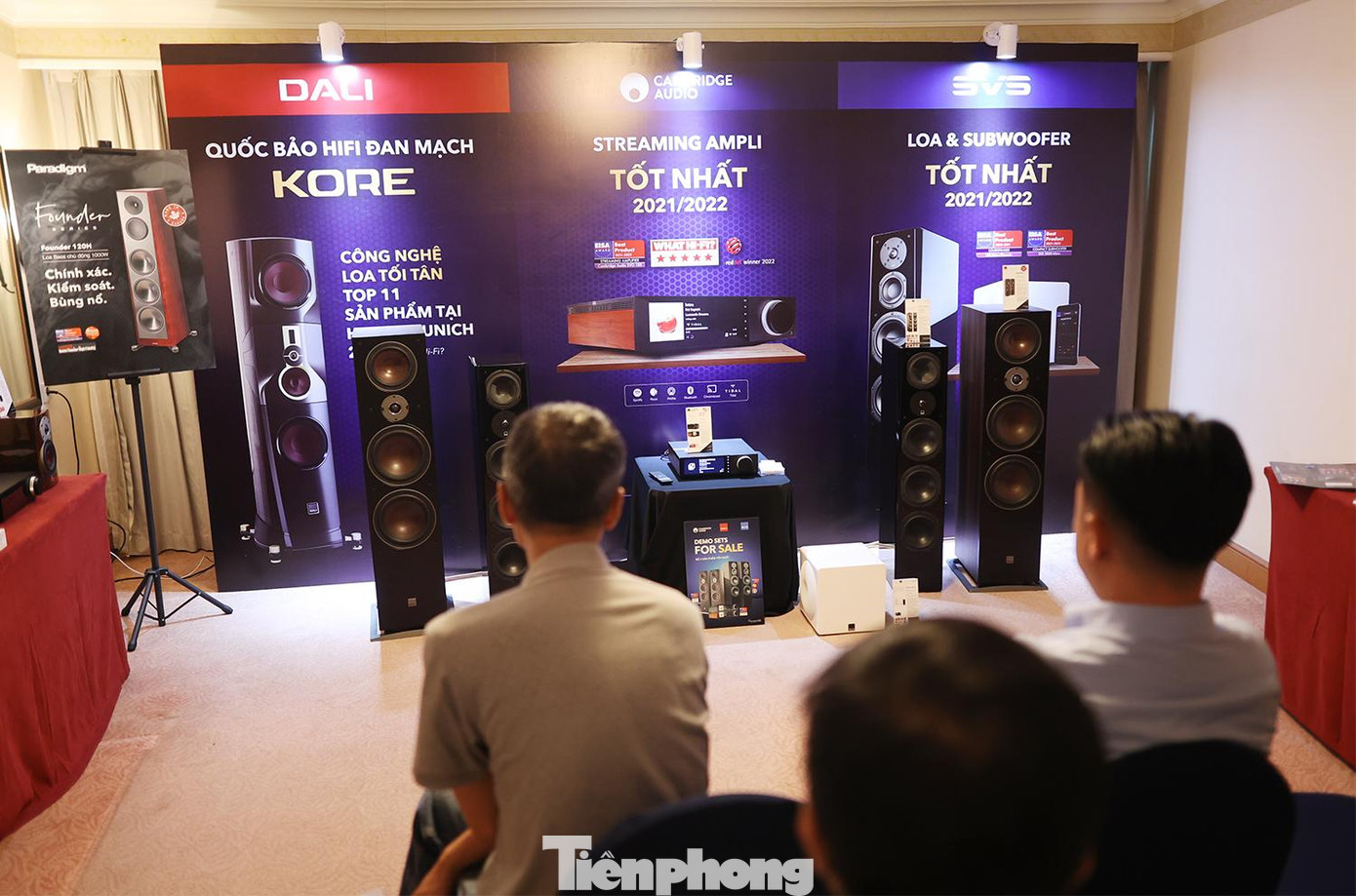 Triển lãm cũng là nơi trưng bày linh phụ kiện chính hãng từ các thương hiệu nổi tiếng như Dayton Audio (Mỹ), Fostex (Nhật Bản), Oehlbach (Đức), Visaton (Đức), Jantzen Audio (Đan Mạch), Solen (Pháp)... Thương hiệu hi-end lâu đời như Harberth (Anh), Xavian (Cộng hòa Séc), Graham Audio (Anh) và Canor (Slovakia)… Triển lãm AVSHOW 2022 diễn ra tại Khách sạn Daewoo Hà Nội từ 23-25/9/2022.