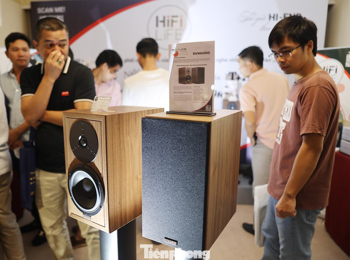 Ngoài ra khách tham quan còn có cơ hội trải nghiệm rạp phim tại gia với ampli Yamaha Aventage thế hệ mới. Hoặc mẫu loa E12 của d&amp;b Audiotechnik là loại loa đa năng 2 đường tiếng hiệu suất cao, với củ loa đồng trục tích hợp