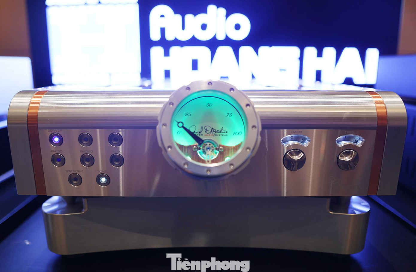 Sự kiện lần này hướng tới việc tạo cơ hội cho mọi người có thể trải nghiệm những thiết bị âm thanh mới, đa dạng về phong cách và giá bán. Những thiết bị nhỏ gọn như tai nghe TWS, máy nghe nhạc, headphone, … đều xuất hiện.Trong ảnh: Power-amplifier Dan D'Agostino được biểu diễn tại phòng Audio Hoàng Hải.