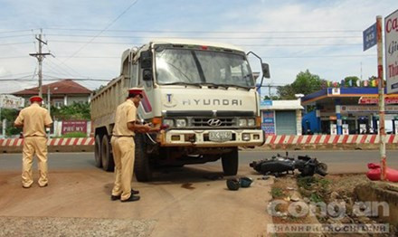 BẢN TIN ATGT: 2 xe máy đấu đầu, 5 người thương vong ảnh 5