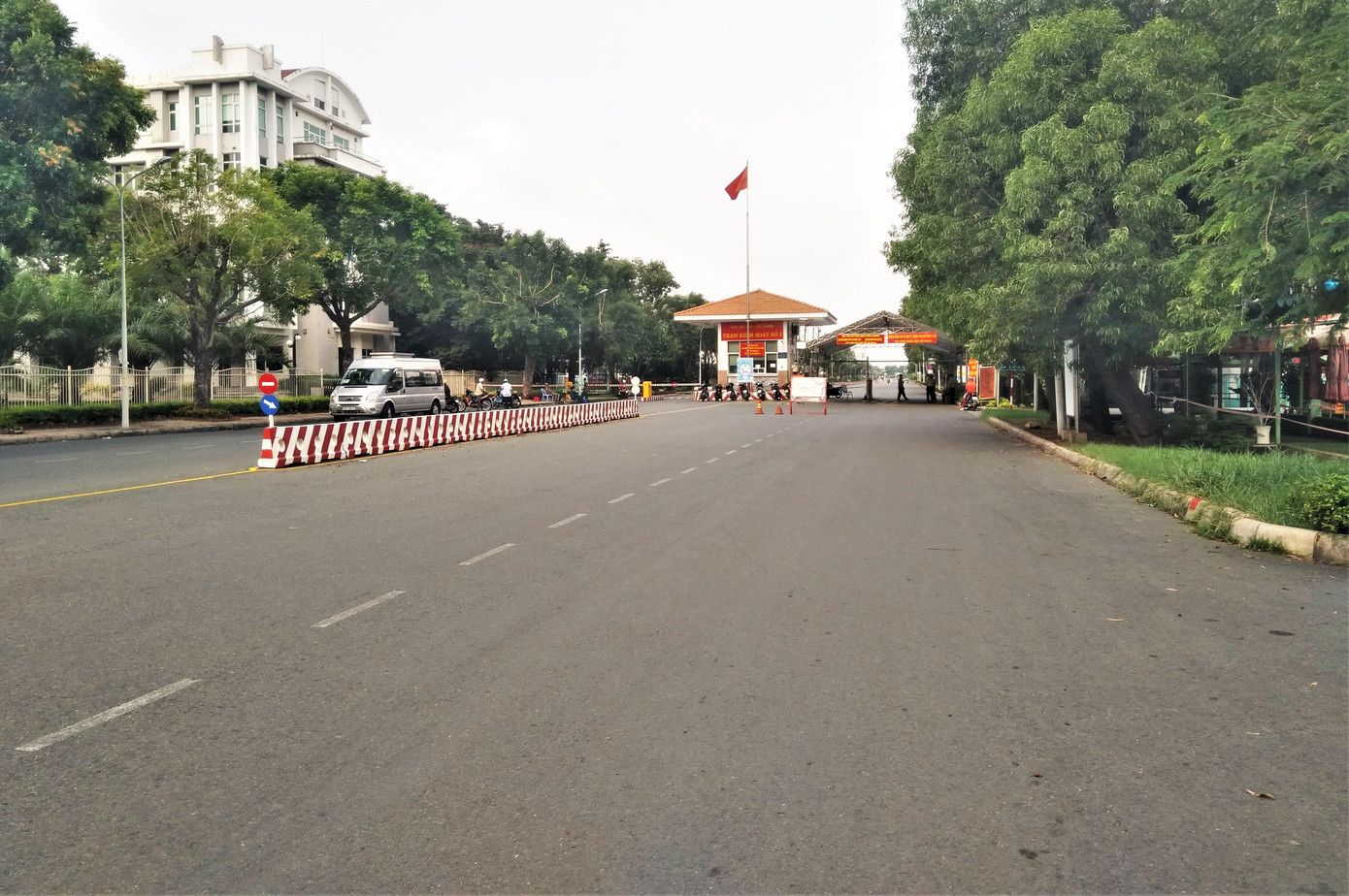 Giờ tan tầm chiều 13/7/2021, Khu chế xuất Tân Thuận hoàn toàn vắng lặng
