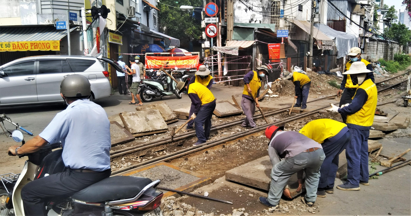 Khu vực thi công nằm sát với vùng phong tỏa vì có F0 nên các công nhân đều thực hiện 5K trong lao động.