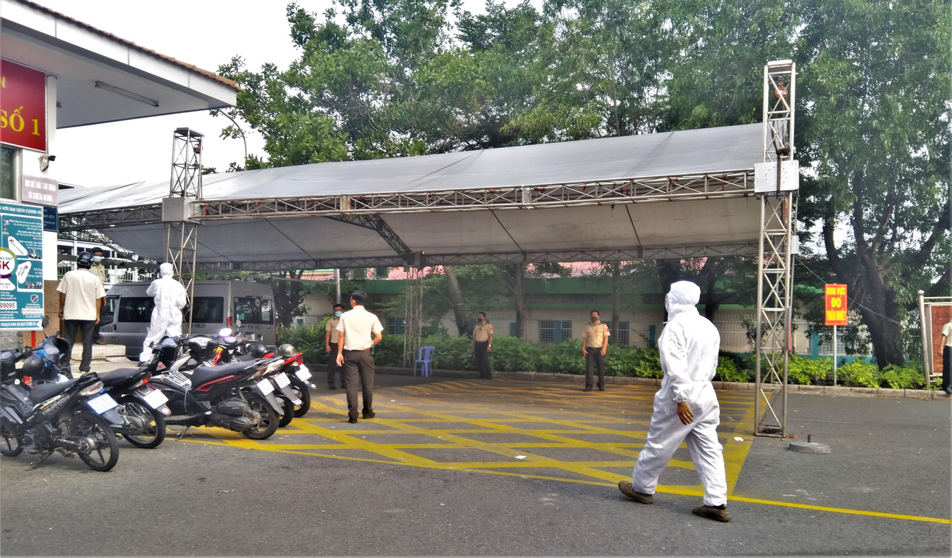 Lực lượng y tế có mặt tại Khu chế xuất Tân Thuận chiều 13/7/2021
