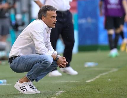 Nhiều câu hỏi dành cho HLV trưởng Tây Ban Nha Nhiều câu hỏi dành cho HLV trưởng Tây Ban Nha