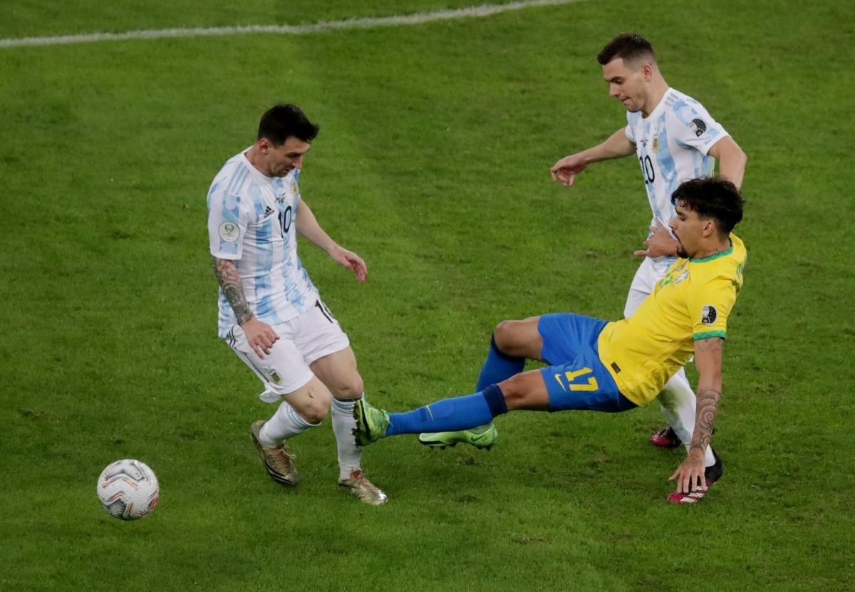 Số 10 của Argentina đã chạm tay vào cúp vô địch sau trận đấu gian truân Số 10 của Argentina đã chạm tay vào cúp vô địch sau trận đấu gian truân